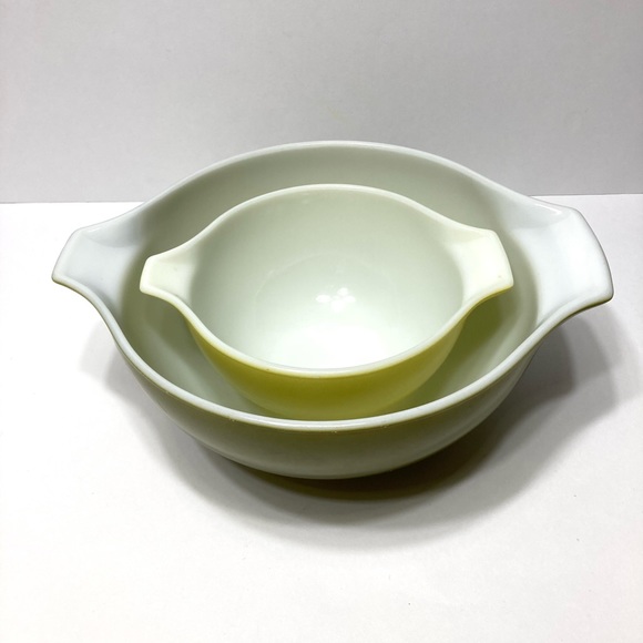 1967 Vintage Pyrex Green Cinderella Mixing Bowl Set - Picture 3 of 6